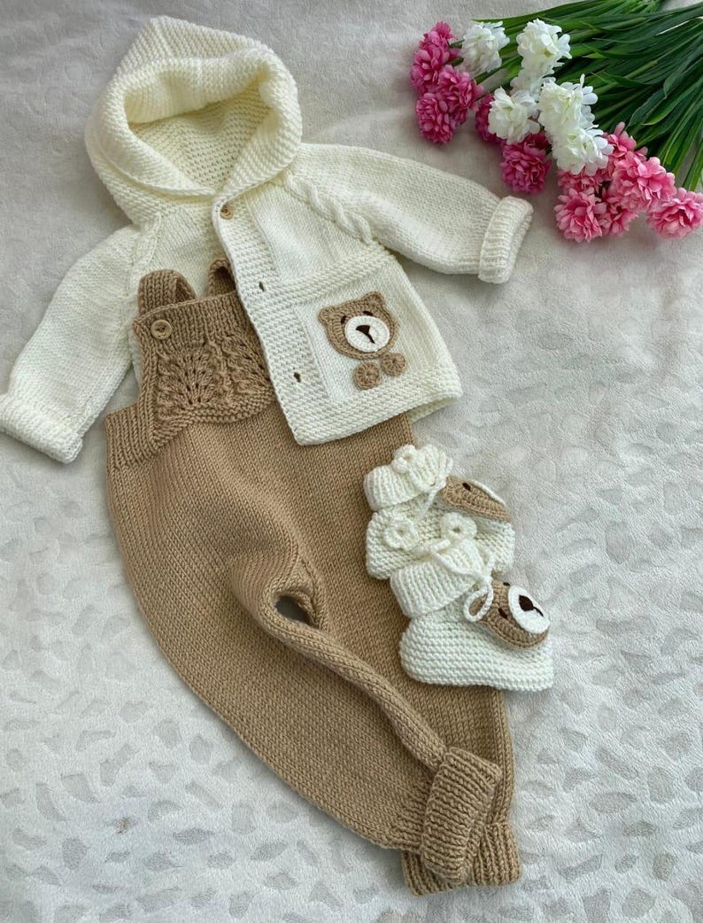 Newborn Outfit: Soft & Organic Cotton Romper Set for Your Little One - Ubranie dla niemowlaka: Miękki zestaw kombinezonu z bawełny organicznej dla Twojego maluszka