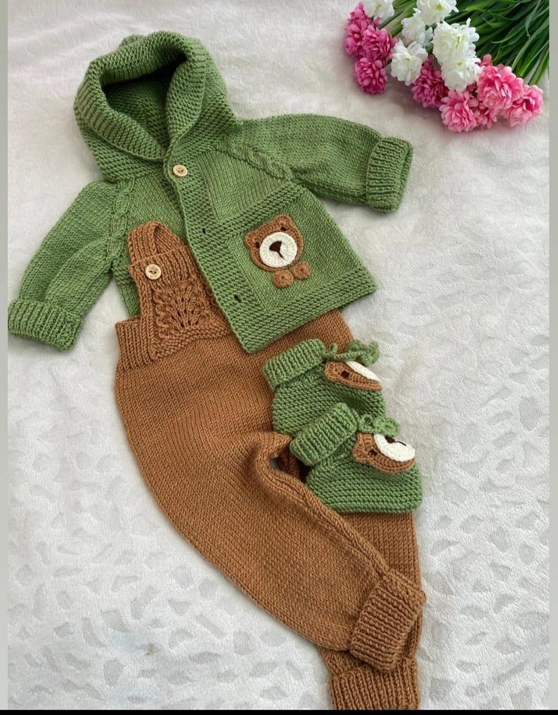 Newborn Outfit: Soft & Organic Cotton Romper Set for Your Little One - Ubranie dla niemowlaka: Miękki zestaw kombinezonu z bawełny organicznej dla Twojego maluszka